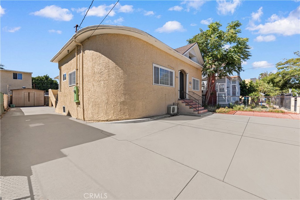 1147 S Westlake