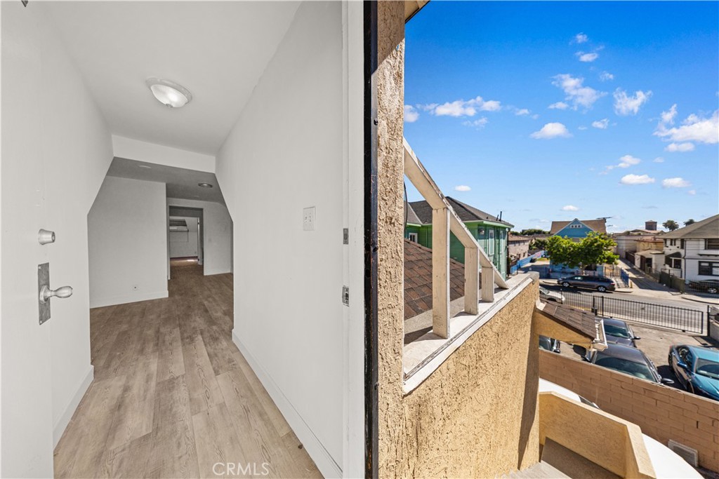 1147 S Westlake
