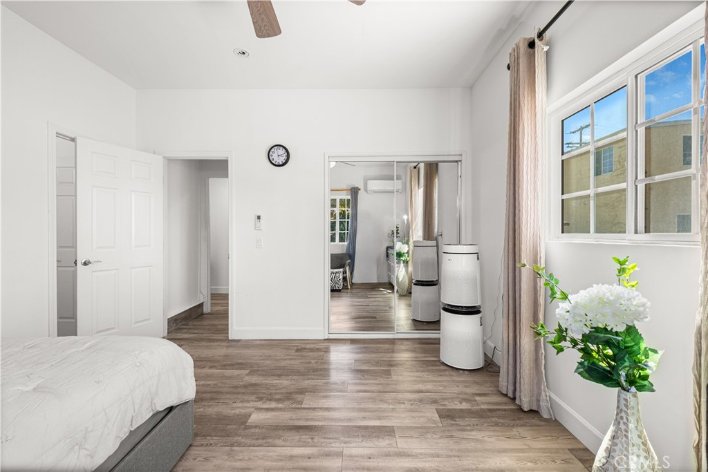 1147 S Westlake