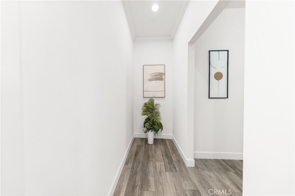 1147 S Westlake