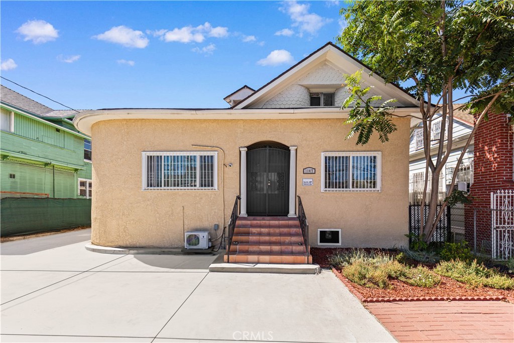 1147 S Westlake