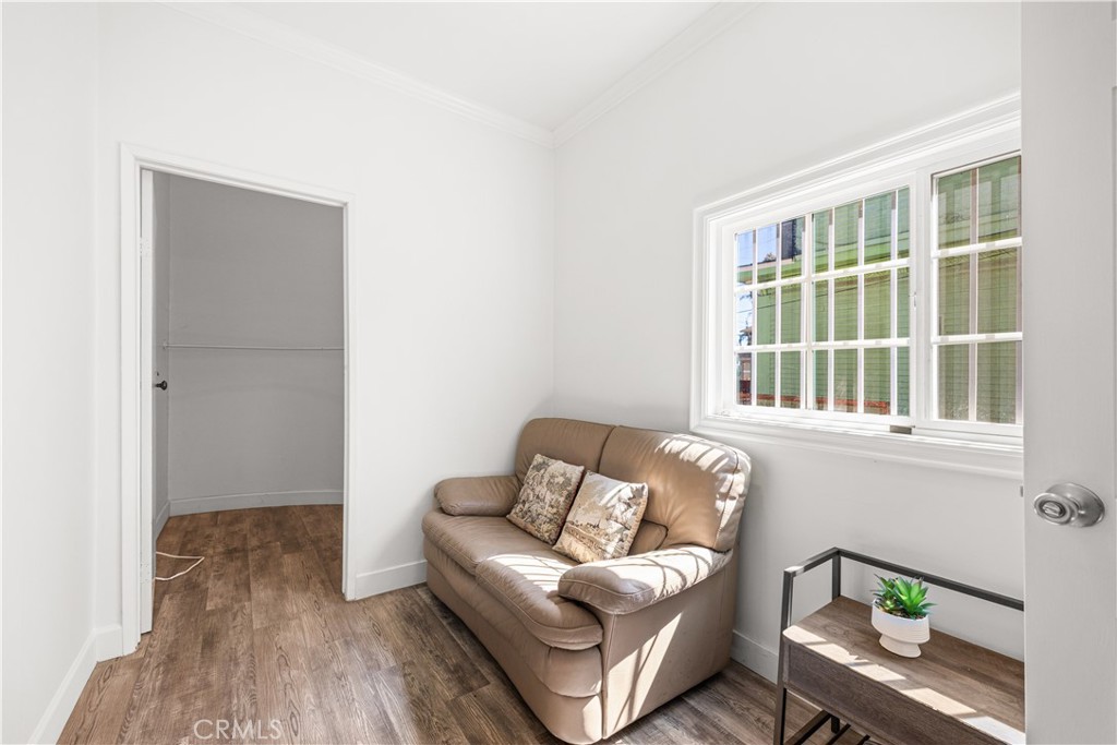 1147 S Westlake