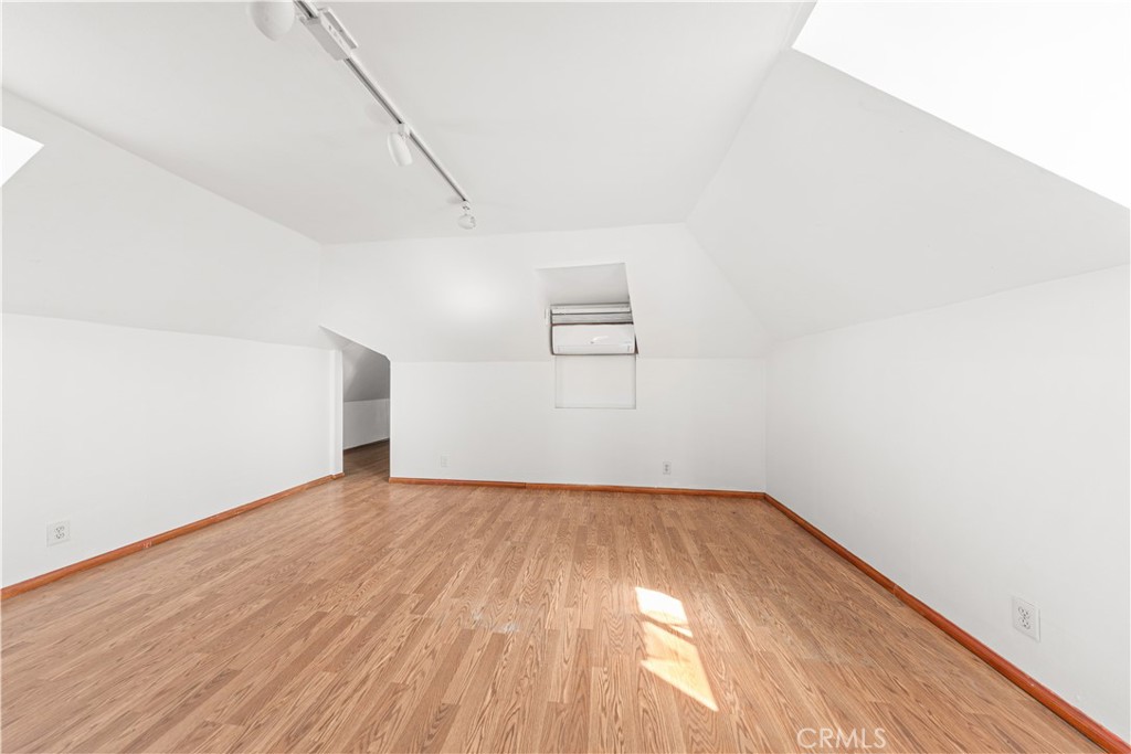1147 S Westlake