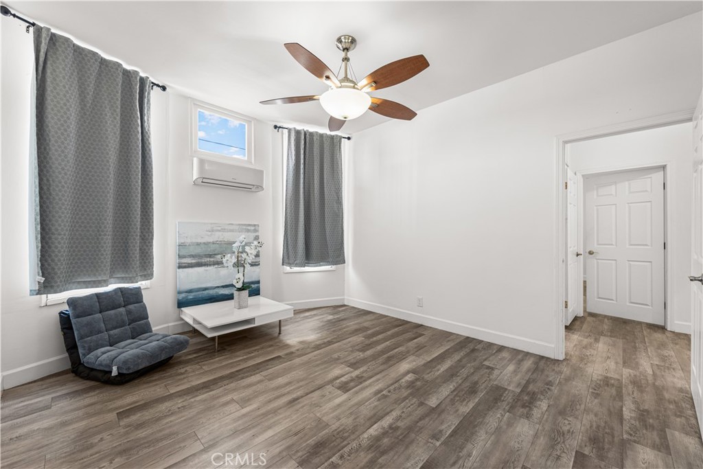 1147 S Westlake