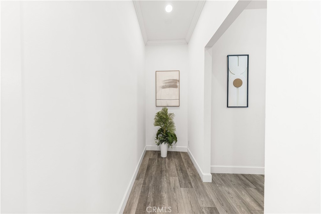 1147 S Westlake