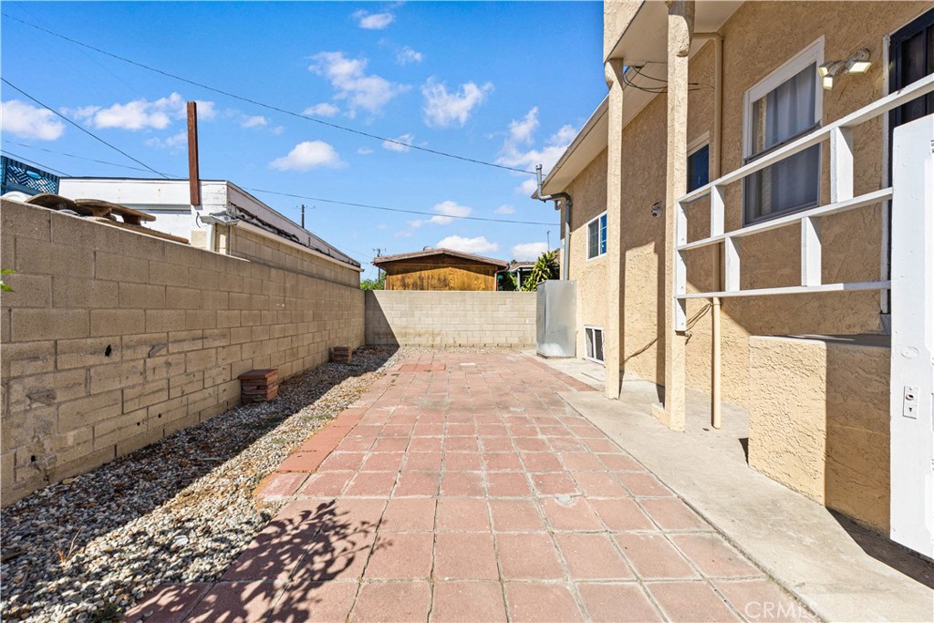 1147 S Westlake