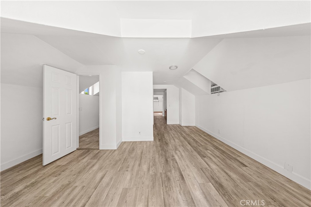 1147 S Westlake