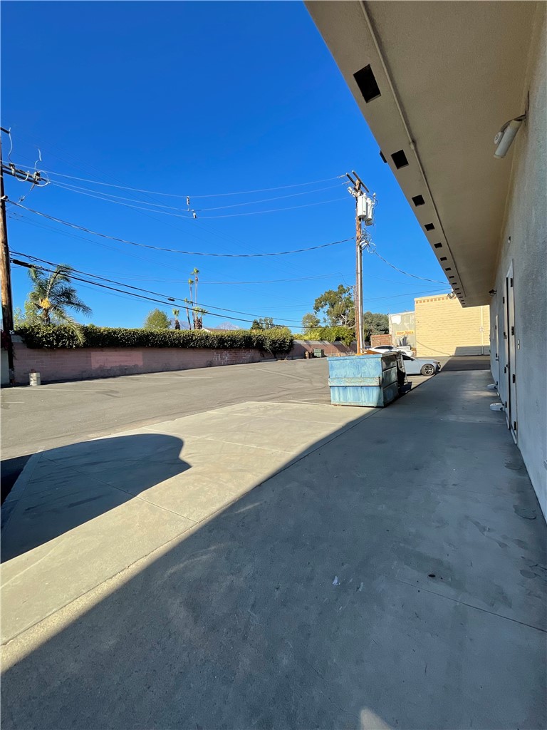 909 W Foothill Boulevard