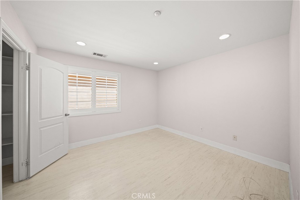 528 E Newmark