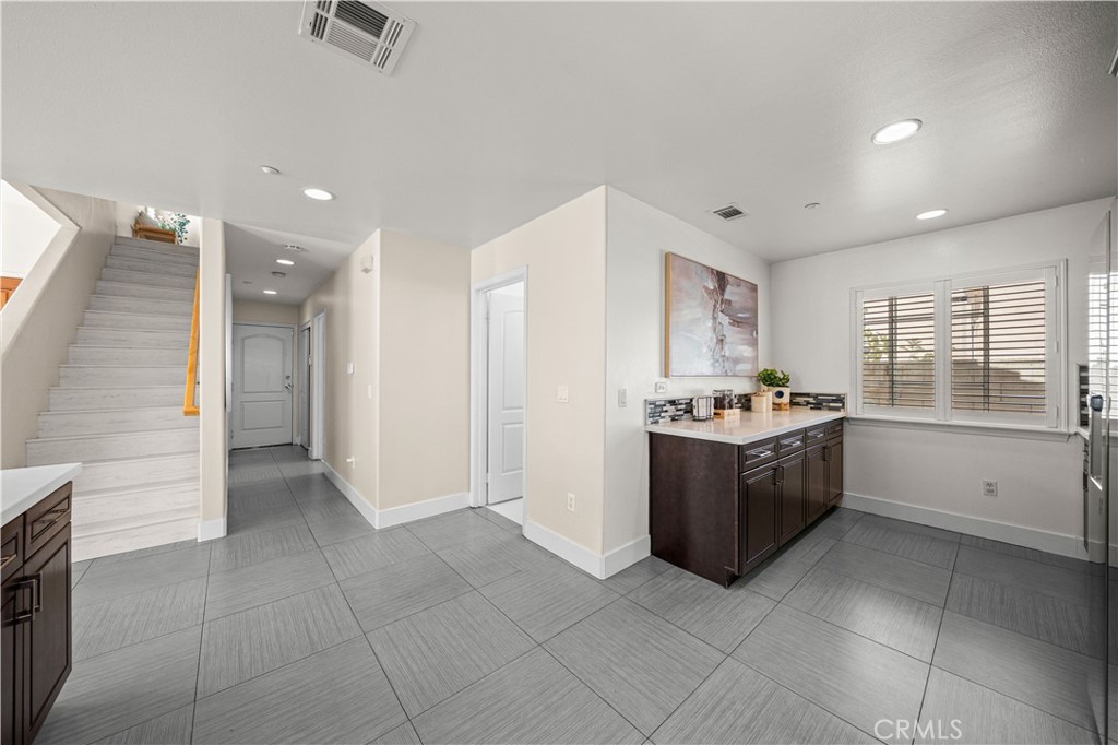 528 E Newmark