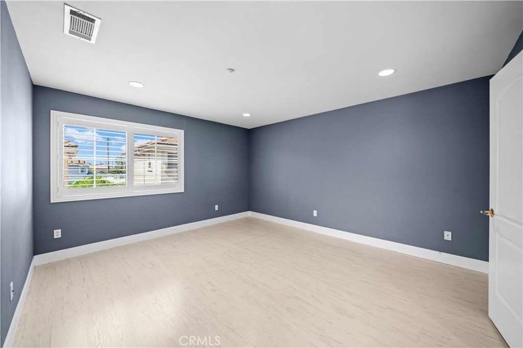 528 E Newmark
