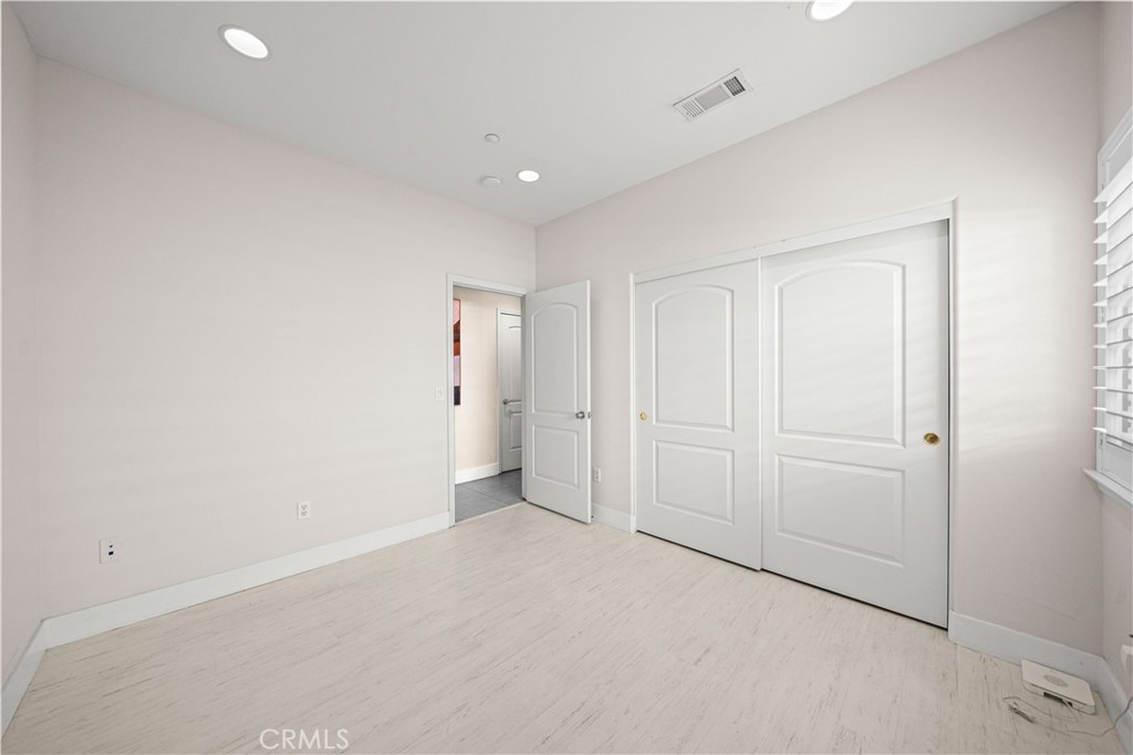 528 E Newmark