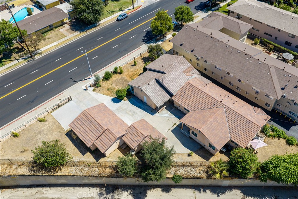 449 S Barranca