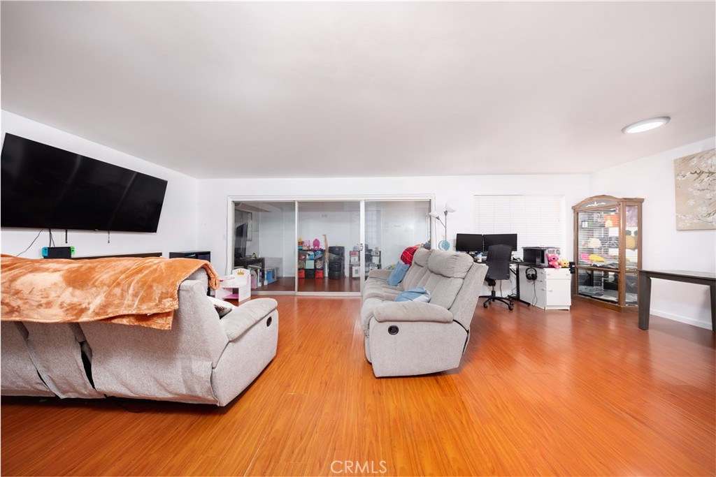449 S Barranca