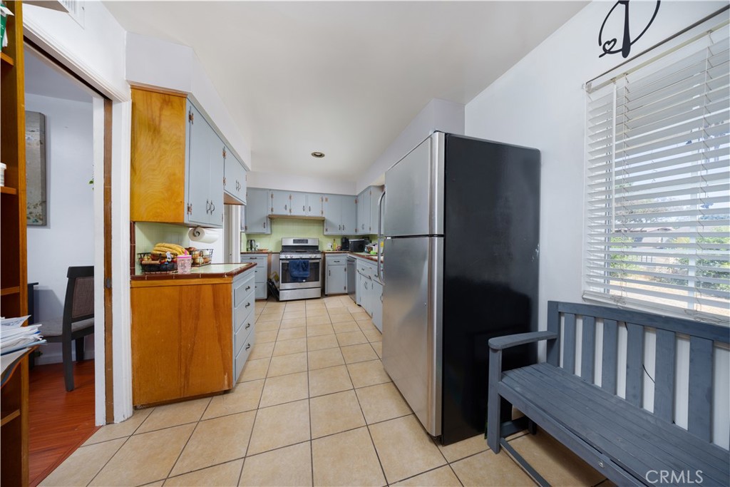 449 S Barranca
