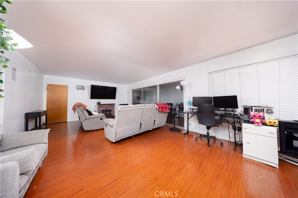 449 S Barranca