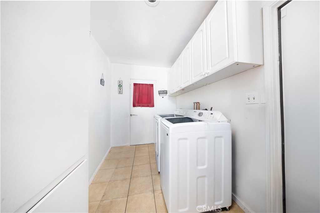 449 S Barranca