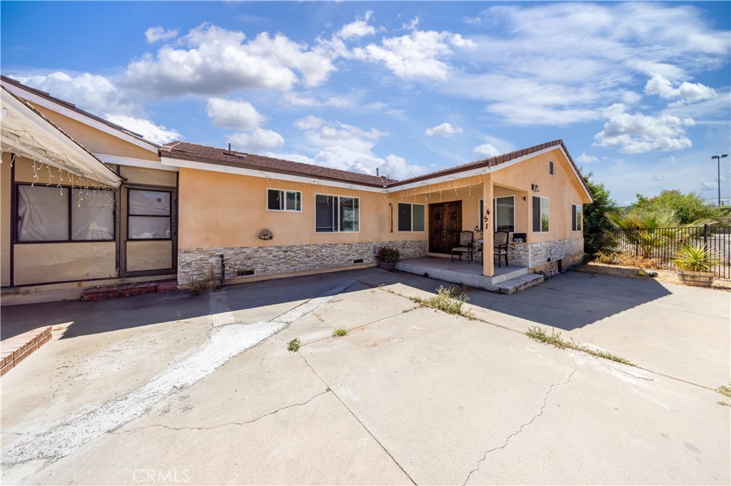 449 S Barranca