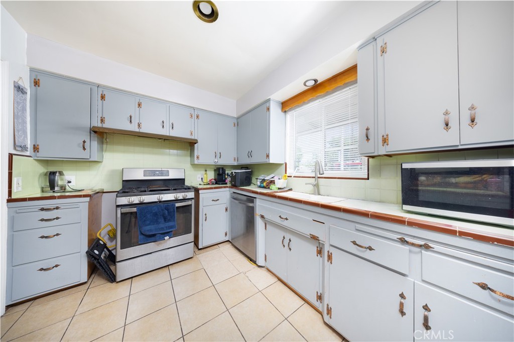 449 S Barranca