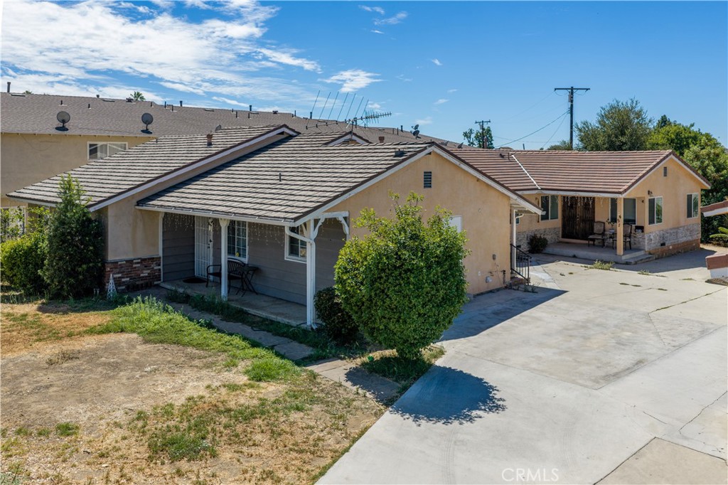 449 S Barranca