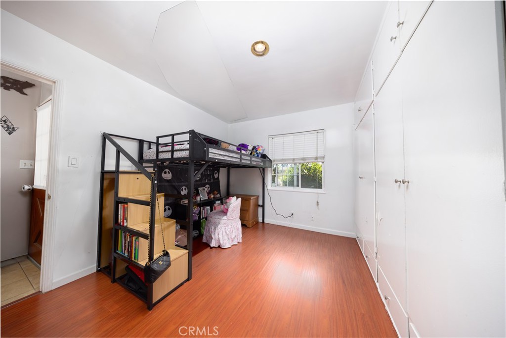 449 S Barranca
