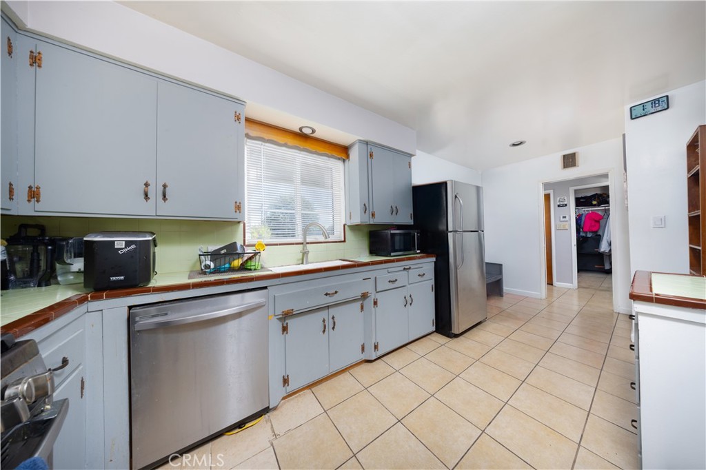 449 S Barranca