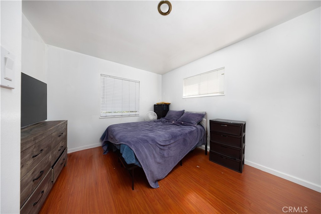449 S Barranca