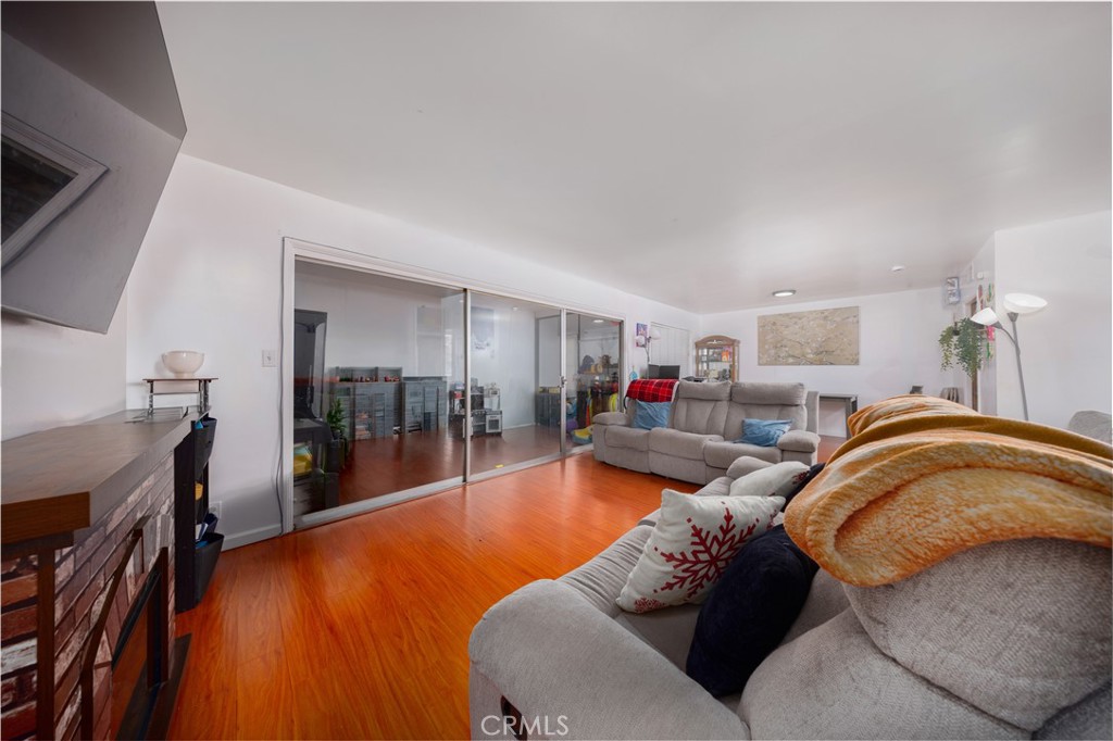 449 S Barranca