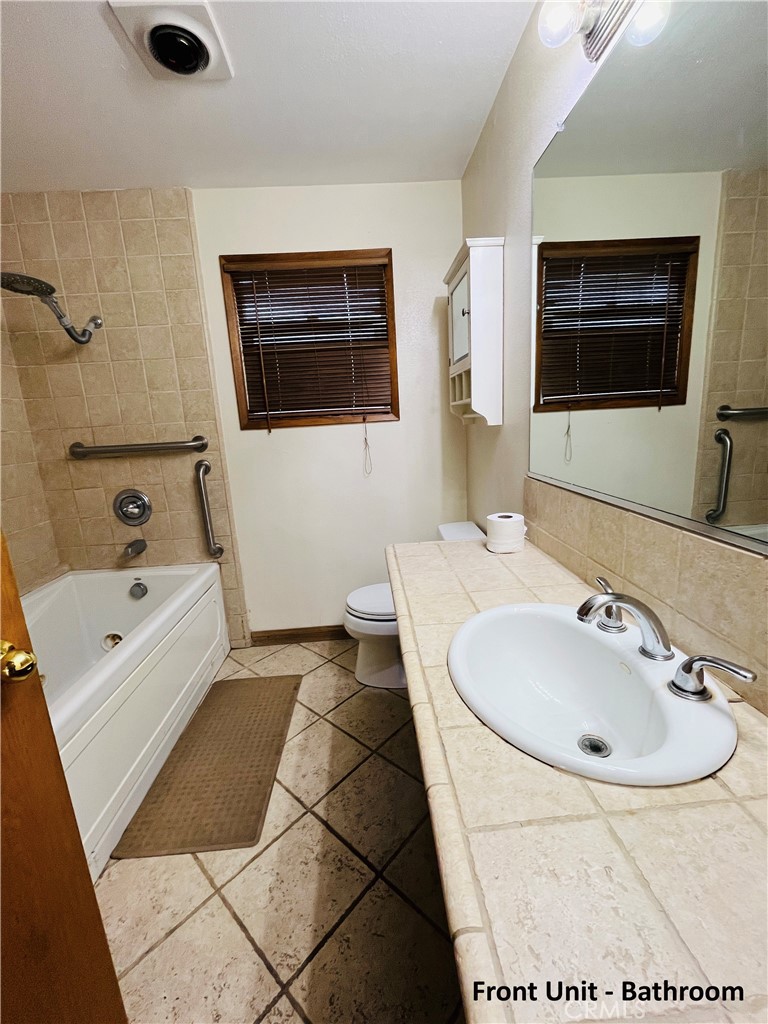 231 E Dexter