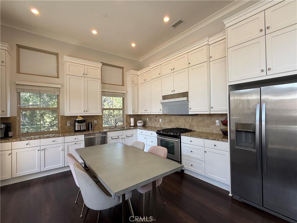 93 Thornhurst
