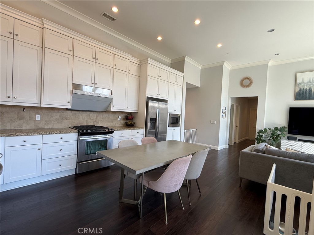 93 Thornhurst