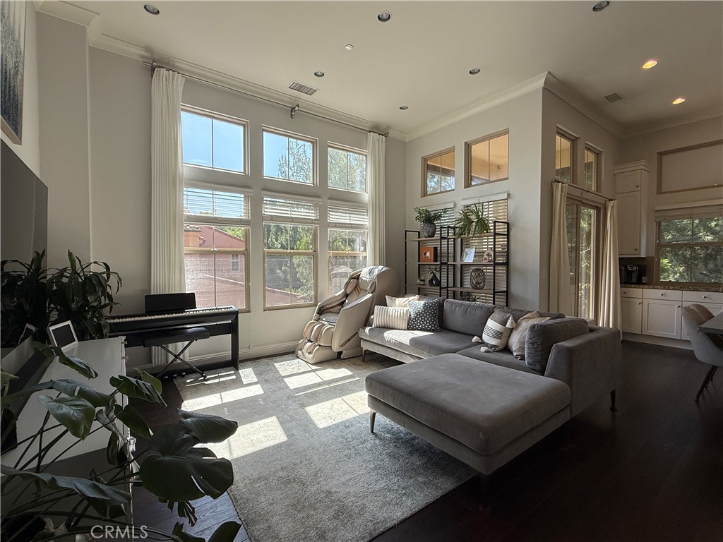 93 Thornhurst
