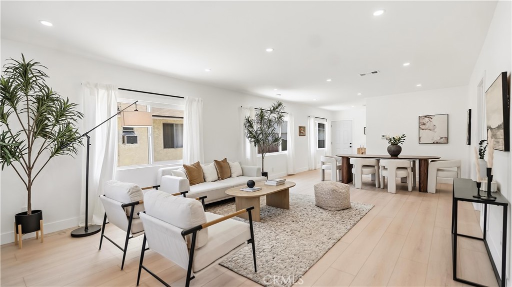 1746 W 38th Place