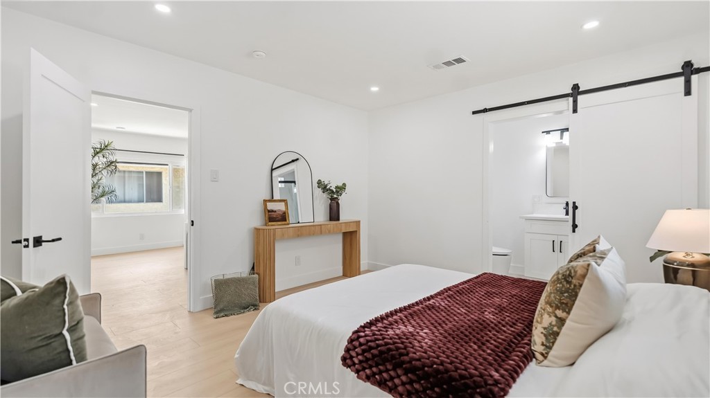 1746 W 38th Place