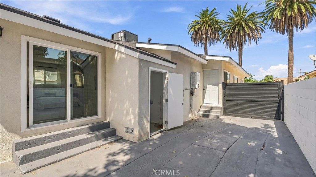 1746 W 38th Place