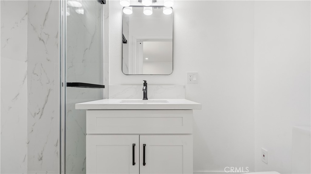 1746 W 38th Place