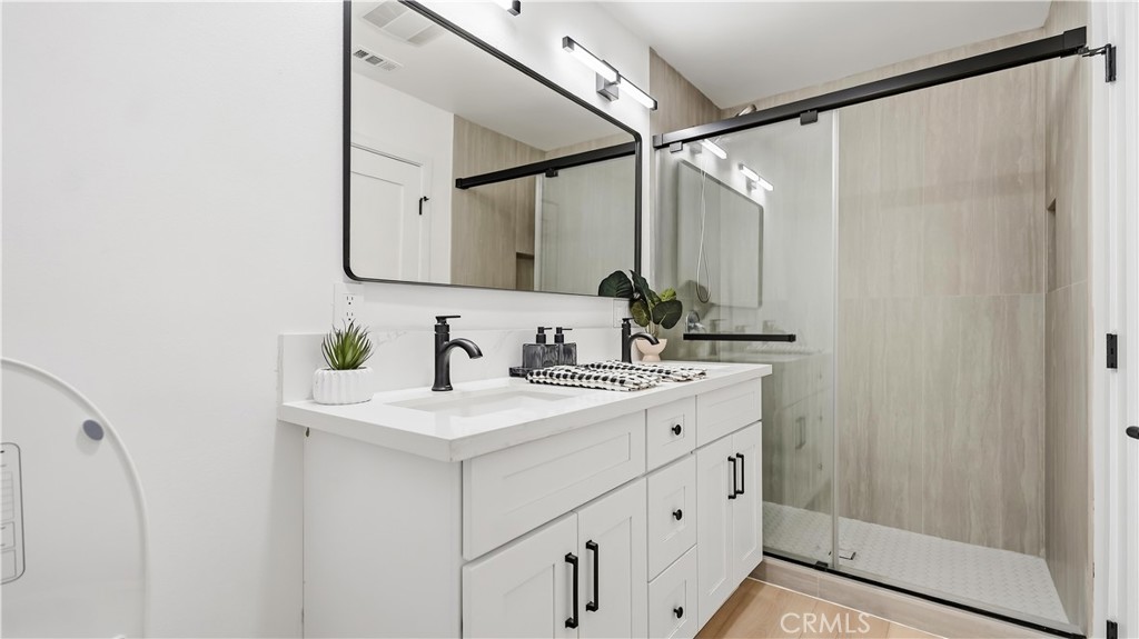 1746 W 38th Place