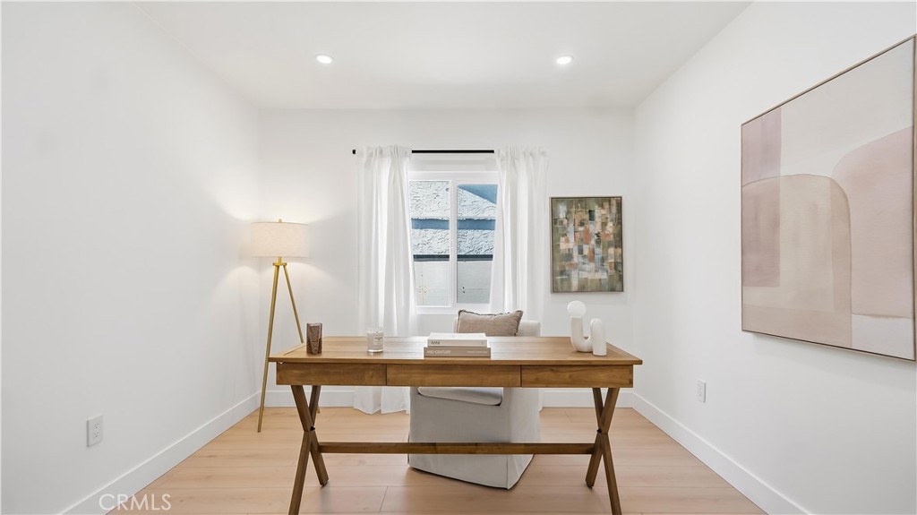 1746 W 38th Place