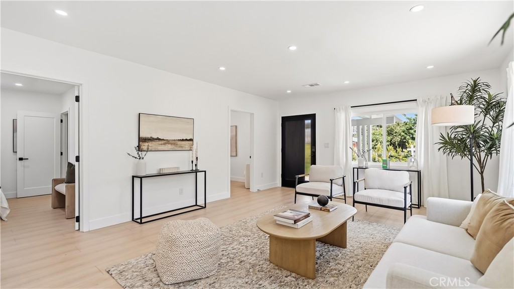1746 W 38th Place