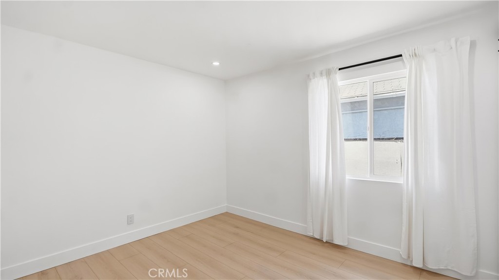 1746 W 38th Place