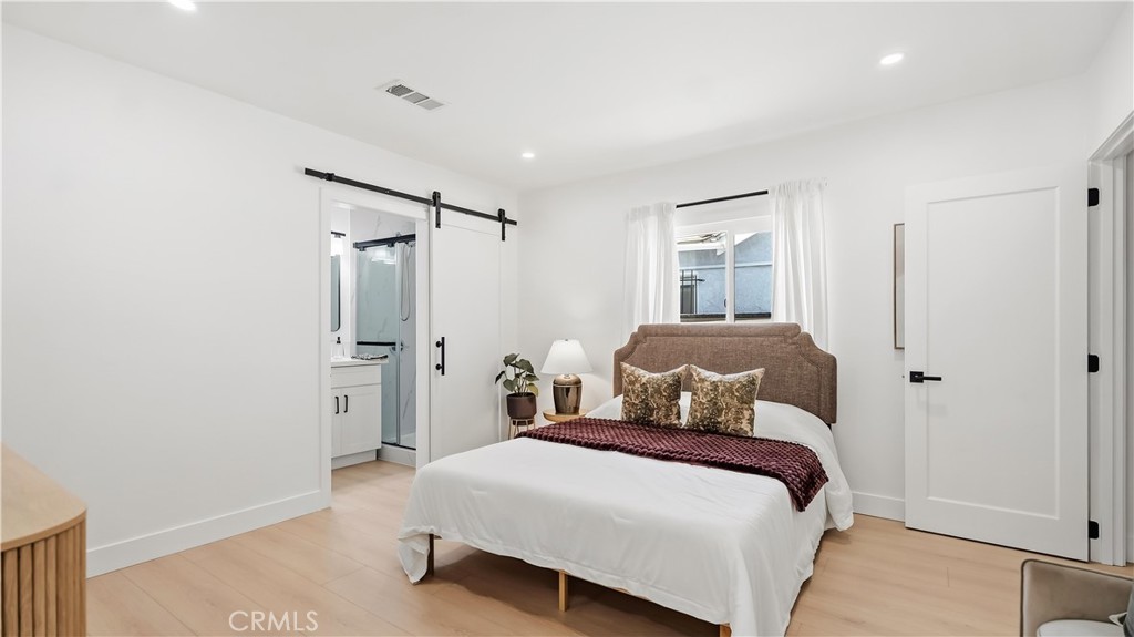 1746 W 38th Place