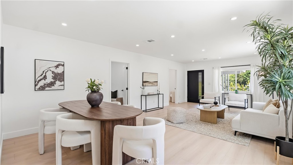 1746 W 38th Place