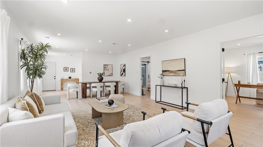 1746 W 38th Place