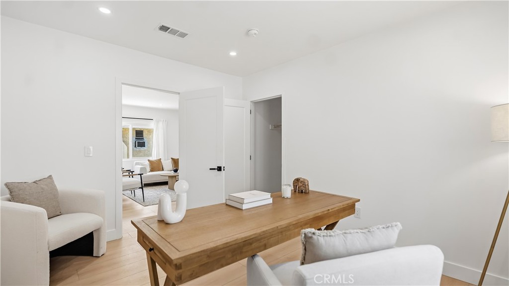 1746 W 38th Place