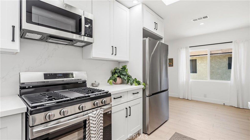1746 W 38th Place