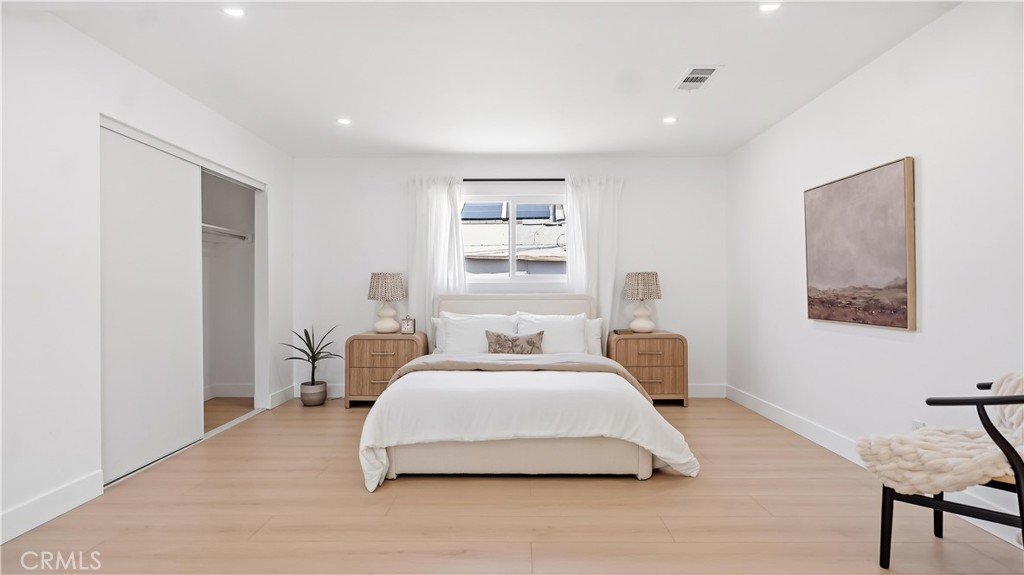 1746 W 38th Place