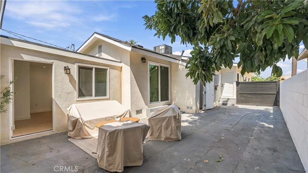 1746 W 38th Place