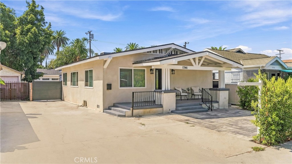 1746 W 38th Place
