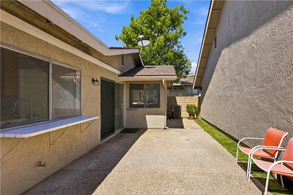 1682 carmel cir w