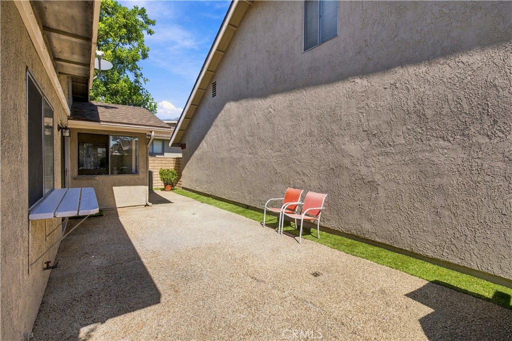 1682 carmel cir w